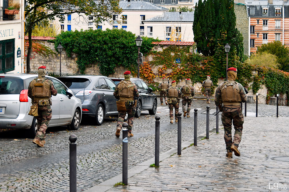 Patrouilles de police de l'armée de sécurité · Montmartre · Paris
